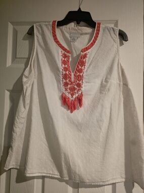 Liz Claiborne White Sleeveless Tunic with Coral Embroidery